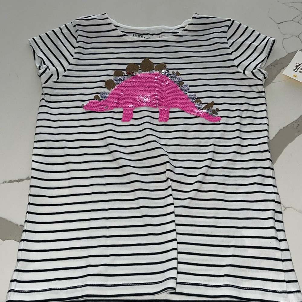 Rumi + Ryder flip sequin Dino shirt M (8-10)
